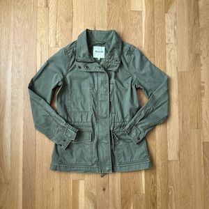 Size XXS Madewell utility jacket in green.